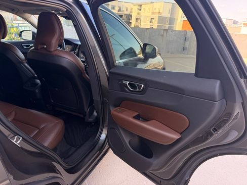 Used 2019 Volvo XC60 T5 Momentum w/ Premium Package FWD image 17