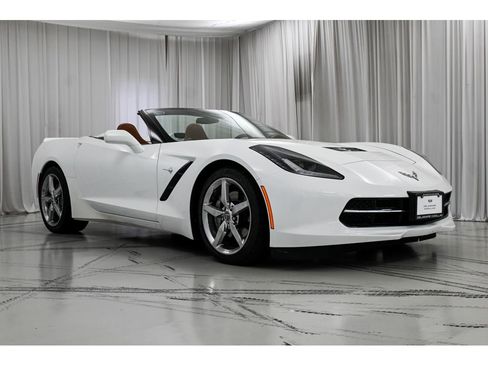 Used 2014 Chevrolet Corvette Stingray Convertible w/ 2LT Preferred Equipment Group RWD image 2
