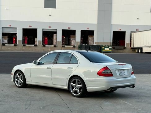 Used 2009 Mercedes-Benz E 350 Sedan image 18