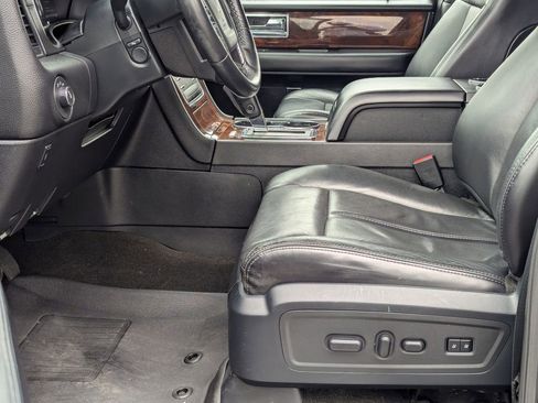 Used 2016 Lincoln Navigator L Select image 11