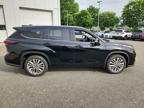 Used 2026 Toyota Highlander Platinum AWD/4WD image 7