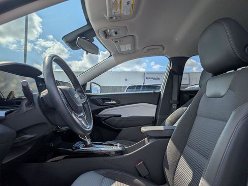 Used 2024 Chevrolet Trax LT w/ Driver Confidence Package FWD image 9