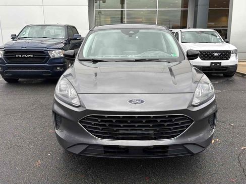 Used 2021 Ford Escape SE w/ SE Sport Appearance Package image 3