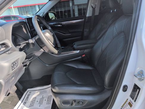 Used 2023 Toyota Highlander Platinum AWD/4WD image 9