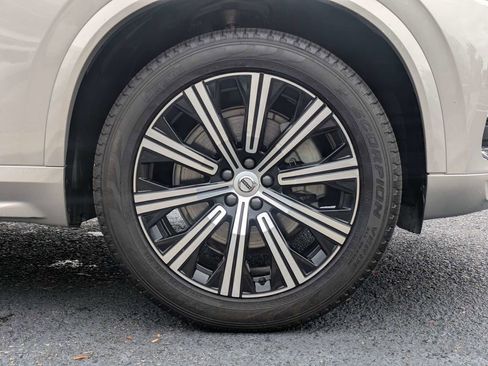 Certified 2025 Volvo XC90 B5 Core AWD/4WD image 11