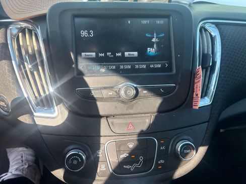 Used 2017 Chevrolet Malibu LT FWD image 5