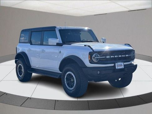 New 2025 Ford Bronco Outer Banks w/ Sasquatch Package image 2