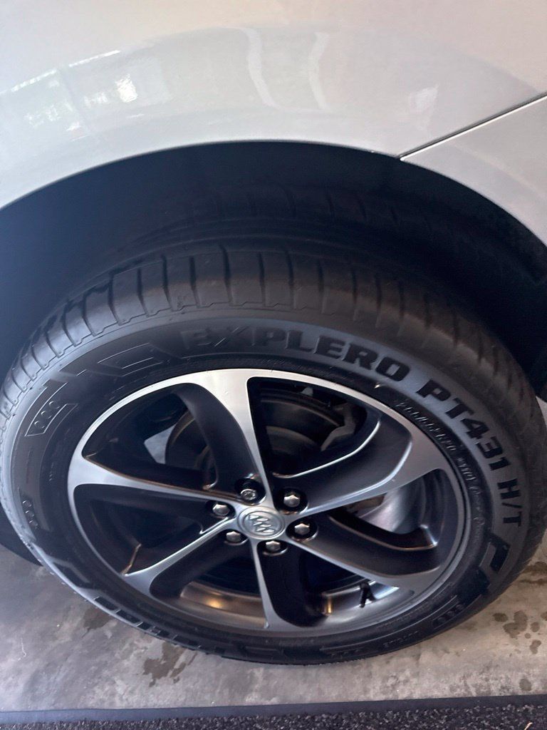 Used 2022 Buick Enclave Essence w/ Sport Touring Edition FWD image 8