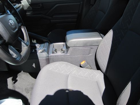 Used 2024 Toyota Tacoma SR5 AWD/4WD image 15