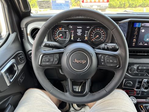 Used 2026 Jeep Wrangler Unlimited Sport AWD/4WD image 18