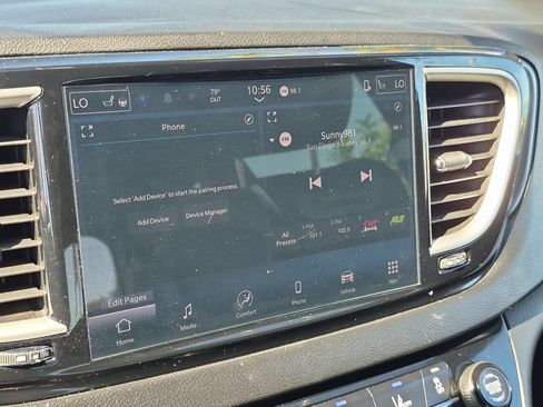 Used 2025 Chrysler Pacifica Select FWD image 17