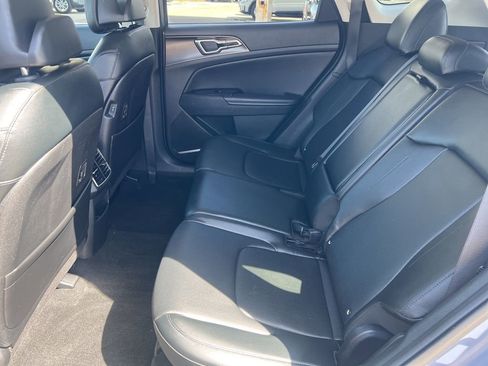Certified 2023 Kia Sportage EX image 8