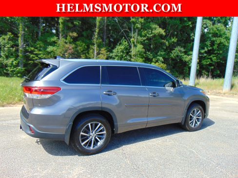 Used 2018 Toyota Highlander XLE AWD/4WD image 13