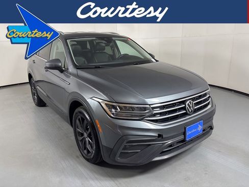 Used 2024 Volkswagen Tiguan SE image 1