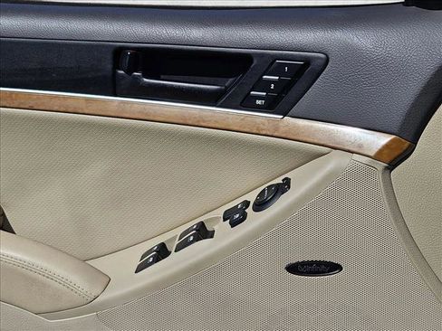 Used 2012 Hyundai Veracruz Limited w/ Entertainment Pkg FWD image 11