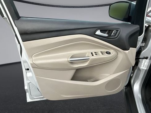 Used 2015 Ford C-MAX Energi SEL w/ Equipment Group 301A FWD image 26