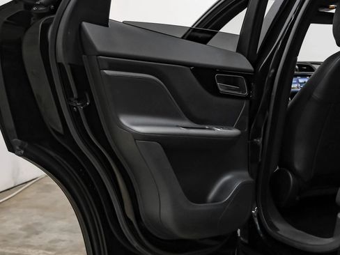 Used 2018 Jaguar F-PACE Premium image 35