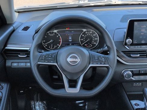 Used 2024 Nissan Altima 2.5 SV AWD/4WD image 22