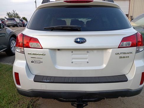 Used 2014 Subaru Outback 3.6R Limited AWD/4WD image 5