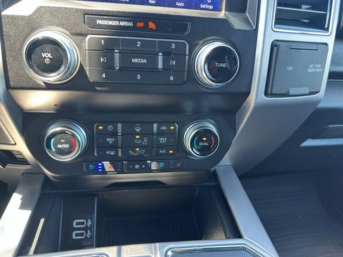 Used 2020 Ford F150 Platinum w/ Equipment Group 701A Luxury AWD/4WD image 30