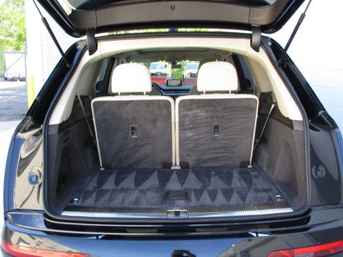 Used 2018 Audi Q7 3.0T Prestige w/ Prestige Package image 41