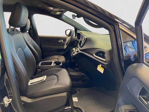 New 2026 Chrysler Voyager LX image 16