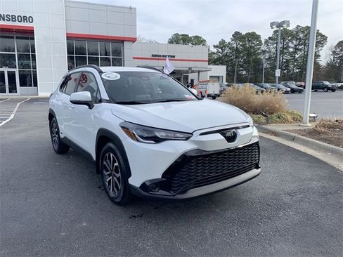 Used 2024 Toyota Corolla Cross SE image 2
