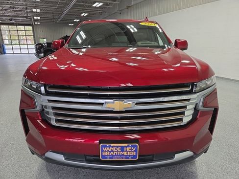Used 2024 Chevrolet Suburban High Country AWD/4WD image 2