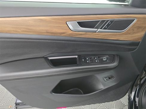 Used 2024 Volkswagen Atlas SE image 25