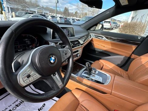 Used 2022 BMW 740i xDrive w/ M Sport Package image 10