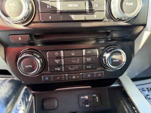 Used 2015 Ford F150 Lariat image 29