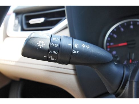 Used 2019 Toyota RAV4 XLE Premium FWD image 18