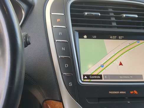 Used 2018 Lincoln MKX Reserve w/ Cargo Accessories Package FWD image 19