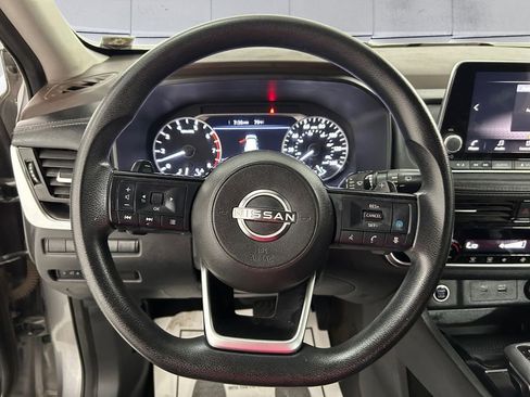 Used 2022 Nissan Rogue SV FWD image 9