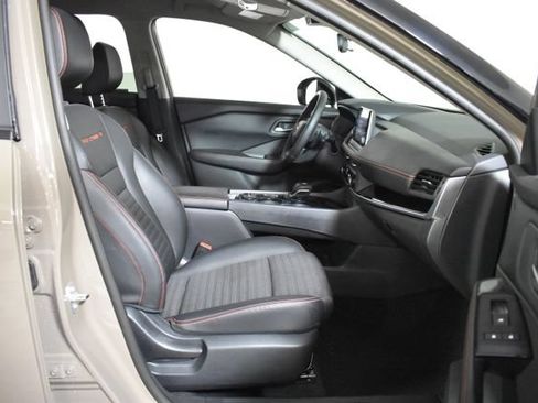 Used 2025 Nissan Rogue SV AWD/4WD image 34