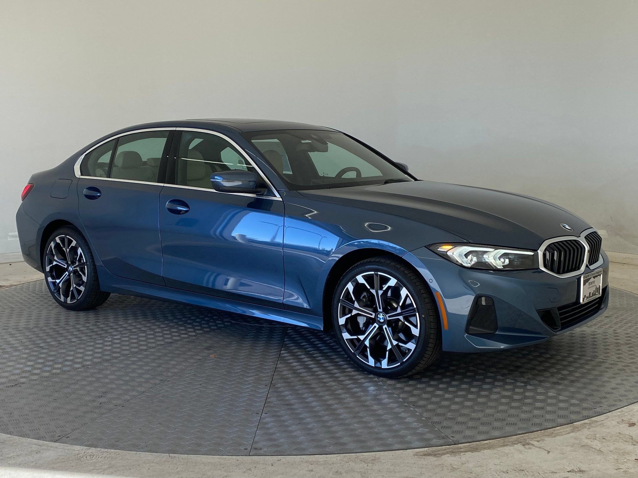 Used 2026 BMW 330i xDrive Sedan w/ Premium Package AWD/4WD image 7