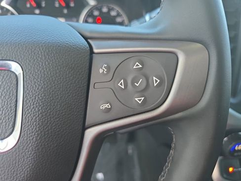 Used 2023 GMC Acadia SLT FWD image 19