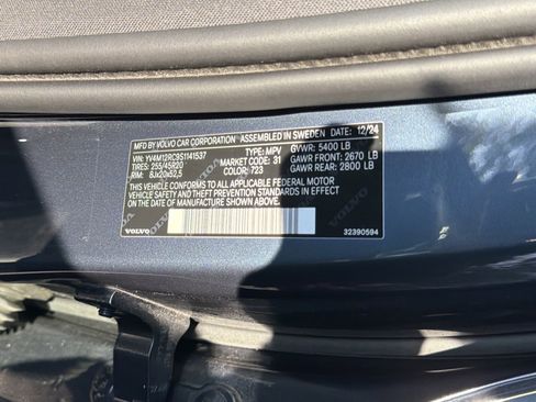 Certified 2025 Volvo XC60 B5 Plus image 37