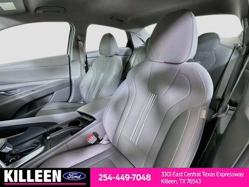 Used 2023 Hyundai Elantra SEL FWD image 11