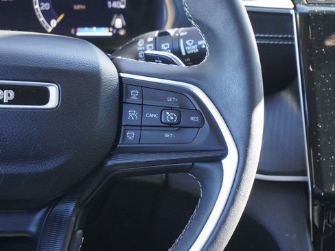 Used 2024 Jeep Grand Cherokee Laredo image 15