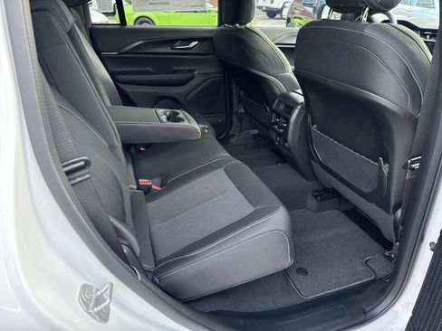 New 2025 Jeep Grand Cherokee Laredo X image 16