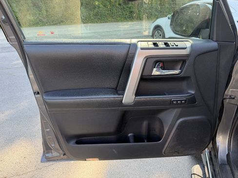 Used 2014 Toyota 4Runner Limited AWD/4WD image 19