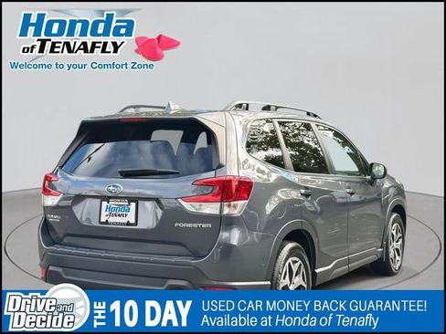 Used 2022 Subaru Forester Premium image 5