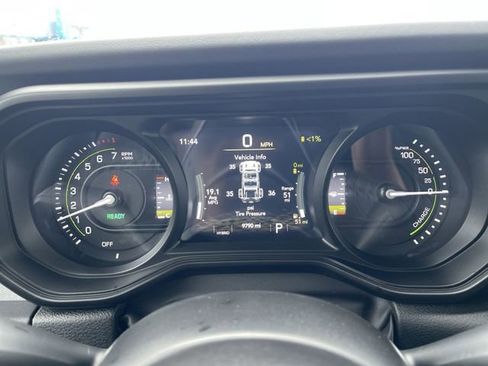 Used 2025 Jeep Wrangler Unlimited Sahara AWD/4WD image 12