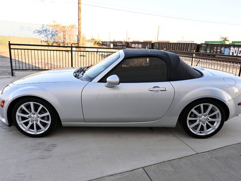 Used 2007 MAZDA MX-5 Miata Touring w/ Suspension Pkg image 4
