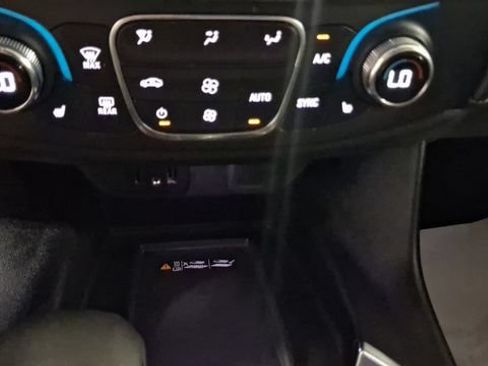 Used 2023 Chevrolet Traverse LT AWD/4WD image 35