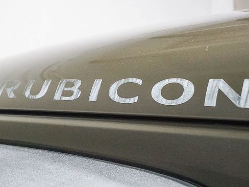 Used 2016 Jeep Wrangler Unlimited Rubicon w/ Connectivity Group image 14