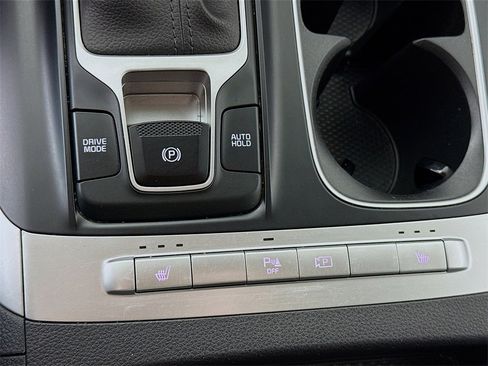 Used 2023 Kia Carnival LX image 11