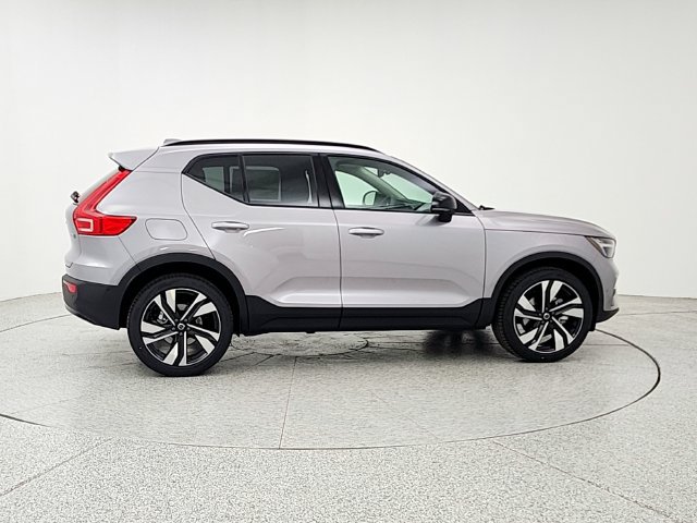 New 2026 Volvo XC40 B5 Plus w/ Climate Package AWD/4WD image 4