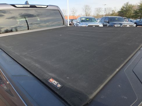 Used 2022 Toyota Tundra SR5 w/ SR5 Convenience Package image 32